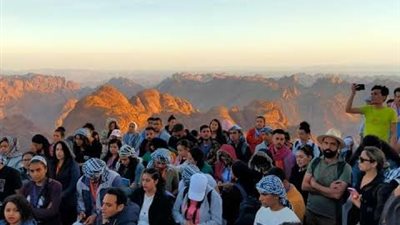 426 سائحًا وزائرًا يتوافدون على سانت كاترين لزيارة مقدساتها الدينية والروحانية والأثرية