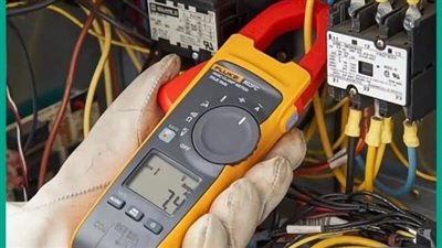 الكهرباء توضح: لا يحق لأي موظف دخول المنزل دون إذن.. وطلب بطاقة الضبطية القضائية حق للمواطن