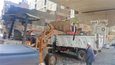 خلال جولة مفاجئة.. محافظ الجيزة يستبعد مسؤول الإشغالات ببولاق الدكرور ويوجه بإغلاق مخزن خردة