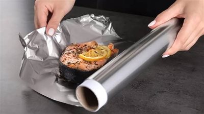 طرق آمنة لاستخدام ورق الألومنيوم عند الطهي.. تعرفي عليها 