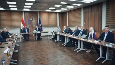 رئيس هيئة الدواء يبحث مع غرفة صناعة الأدوية تعزيز استقرار السوق ودعم تنافسية الصناعة الوطنية