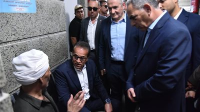 وزير الصحة خلال جولته بمستشفى أورام الإسماعيلية: خدمة المريض أولوية دون تأخير| صور 