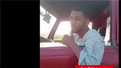 استجابةً لـ القاهرة 24.. تحرير محضرين ضد سائقي سيارتي كسح لإلقائهما مخلفات صرف صحي بترعة القصر في قنا