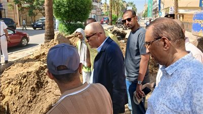 محافظ الأقصر يتابع أعمال تطوير البنية التحتية في شارع خالد بن الوليد