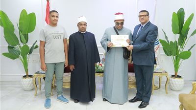 محافظ قنا يكرم أوائل المعاهد الثانوية الأزهرية: التفوق هو ثمرة الجد والاجتهاد