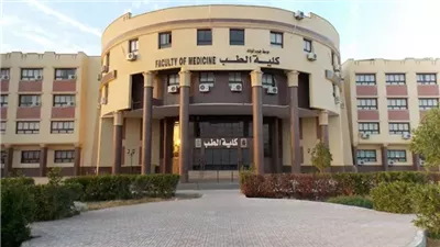 67 % سقطوا.. نجاح 33% من طلاب الفرقة الأولى لكلية الطب البشري بجامعة قنا