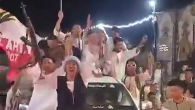 بيرقصوا بالسلاح الآلي.. فحص فيديو متداول لاحتفال بعض الأشخاص في حفل زفاف بقنا