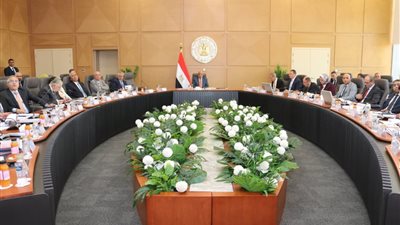 وزير الكهرباء يعتمد موازنة القابضة لكهرباء مصر 2026-2027 باستثمارات 23.1 مليار جنيه
