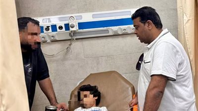 مدير رعاية جنوب سيناء يتابع رحلة المريض داخل مستشفى رأس سدر.. ويستمع إلى المنتفعين والأطقم الطبية 