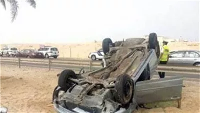 مصرع أم ورضيعها وإصابة 4 آخرين في انقلاب سيارة ملاكي بطور سيناء