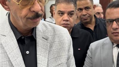 إحنا معاك لحد ما تطمن.. محافظ سوهاج يزور الطفل محمود شادي ويوجه بنقله للعلاج بأسيوط