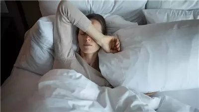 لماذا يصعب النوم في مكان جديد؟.. خبراء يكشفون سر تأثير الليلة الأولى