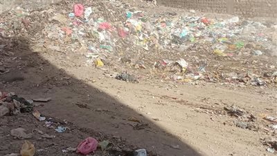 بعد نشر القاهرة 24.. رفع تراكمات القمامة من شوارع سوق العصر بحي المصاص في المنيا
