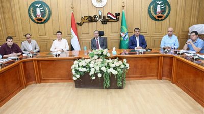 خلال اجتماع موسع.. محافظ المنوفية يناقش الموقف التنفيذي للمشروعات الإنتاجية والخدمية ويوجه بتعظيم الإيرادات