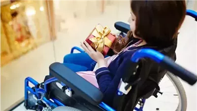 والد صغيرة في سوهاج يستغيث لعلاجها من شلل رخو حاد