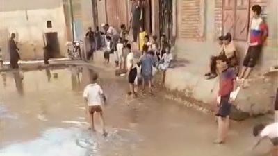 الشوارع غرقت.. استغاثات بسبب كسر ماسورة مياه بقرية الرحمانية قبلي في قنا
