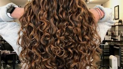 “لو شعرك مجعد”.. 7 نصائح للعناية بالشعر الكيرلي