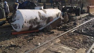 مصرع شخصين في تصادم سيارة لنزح المياه بـ”توك توك” بأسوان