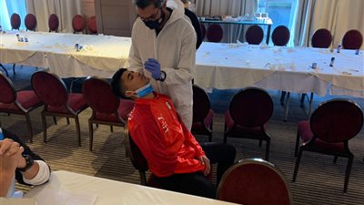 مسحة طبية لمنتخب الشباب استعدادا لمواجهة ليبيا (صور)