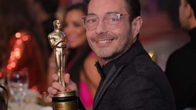 أحمد زاهر يحصل على جائز أفضل ممثل من “نجم العرب” لعام 2020 (صور)