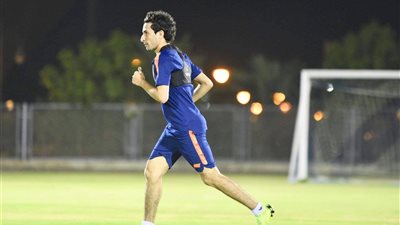 شقيق أيمن حفني ينفي وفاة نجلة لاعب الزمالك السابق.. ويطلب لها الدعاء