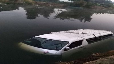 الدفع بـ4 سيارات إسعاف لحادث انقلاب سيارة بترعة بالقناطر الخيرية 