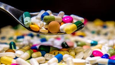 شعبة الأدوية: الجمارك تتسبب في تأخير شحنات علاج الأمراض المزمنة رغم استغاثة المستشفيات