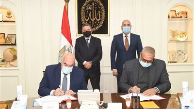 وزيرا الإسكان وقطاع الأعمال يشهدان توقيع بروتوكول تعاون لتطوير أراضي 