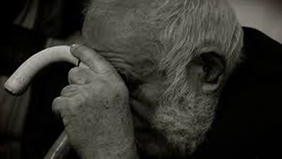 5 أبناء يعتدون على والدهم ويطردونه من المنزل لزواجه بعد وفاة والدتهم في المنوفية (فيديو) 