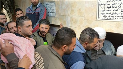 تشييع جثمان الطفلة ميرا التي وجه الرئيس السيسي بعلاجها في مسقط رأسها بالغربية
