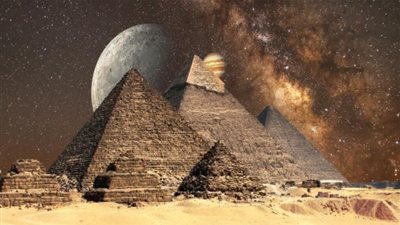 باحث أثري يوضح حقيقة الوثائق الكيميائية لدراسة أهرامات الجيزة المبيعة في مزاد سوثبي بلندن