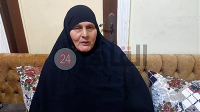 والدة محمد عبد الوهاب تروي كواليس زيارة لاعبي الأهلي لها.. وتوجه رسالة لمؤمن زكريا (فيديو)