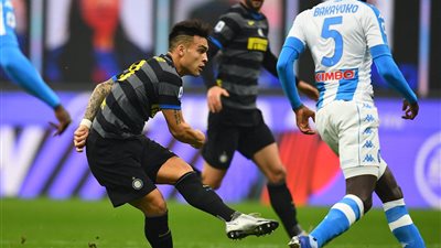 إنتر يخطف فوزًا صعبًا أمام نابولي بالدوري الإيطالي