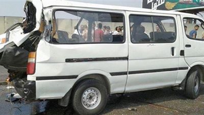 مصرع شخص وإصابة 11 في تصادم 