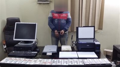 صاحب ستديو تصوير بالغربية يحوله لمركز  صرافة ويستقبل عملائه داخله