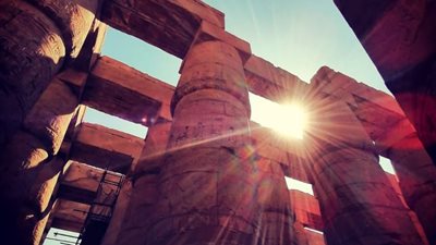 مدير معبد الكرنك يكشف أسرار تعامد الشمس على مقصورة آمون رع