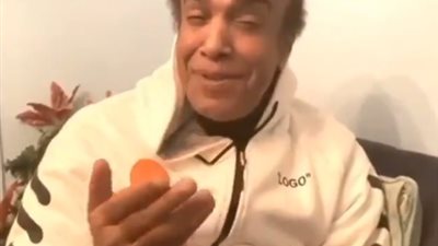 سليمان عيد يغني 