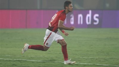 محمد شريف يسجل هدف الأهلي الثالث أمام غزل المحلة