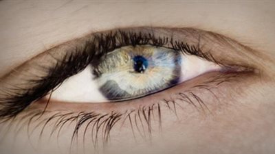 اختبار الذكاء الاصطناعي يساعد على التنبؤ بضمور العين قبل 3 سنوات من الأعراض (دراسة)