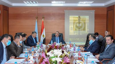 بالصور.. جولات ولقاءات ظهر فيها محافظ الإسكندرية بدون كمامة قبل إصابته بكورونا