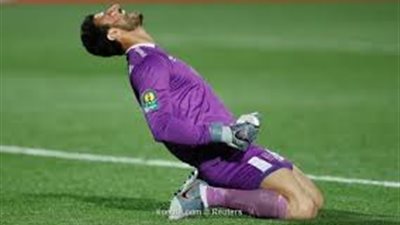 لاعبو الأهلي يحتفلون بعيد ميلاد محمد الشناوي