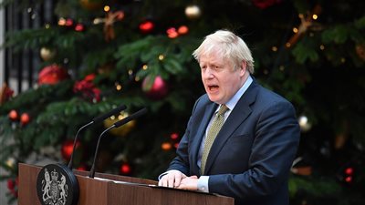 بسبب انتشار الطفرة الجديدة لكورونا.. مشاورات بريطانية حول عزل 