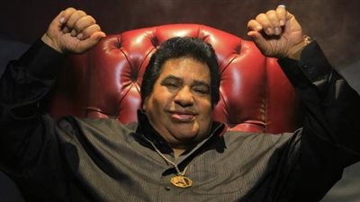 زوجة أحمد عدوية: تلقيت تهديدات بالقتل وسأقاضي مروجي شائعات تعرضه للاعتداء الجنسي (فيديو)