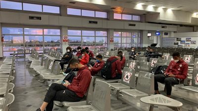 منتخب الشباب يصل مطار قرطاج استعدادًا للعودة إلى القاهرة