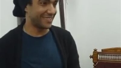 ميدو عادل: سيد درويش كان متعدد العلاقات النسائية ويشرب المخدرات.. ومات مقتولا (فيديو)