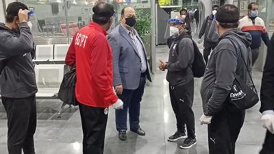 وليد العطار فى استقبال بعثة منتخب الشباب بمطار القاهرة