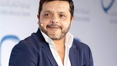 محمد هنيدي يهنئ البطل المصري رامي السباعي ببطولة 