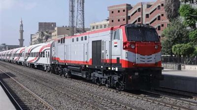 بعد تعديل القطارات المميزة إلى روسية.. حاملو الاشتراكات بين جحيم الغرامات الفورية وقرارات السكة الحديد غير المدروسة