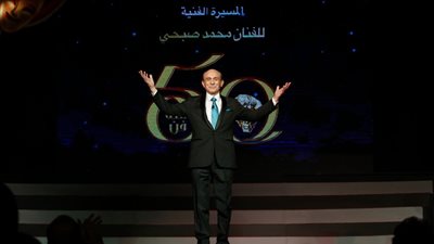 محمد صبحي يكرم زملاءه ويطالب الرئيس بإنقاذ الفن المصري (صور)