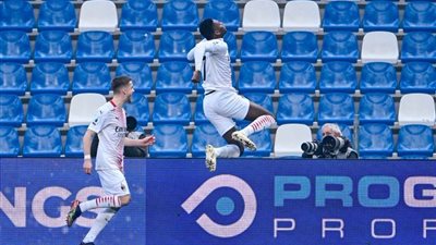 ميلان يعود لطريق الانتصارات بثنائية في شباك ساسولو بالكالتشيو